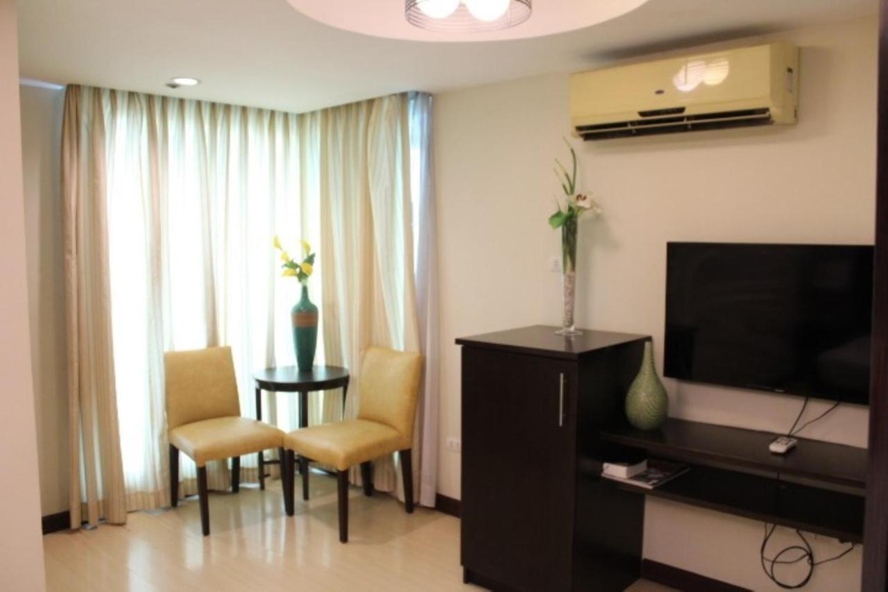 Festive Hotel Makati Paco Exterior photo