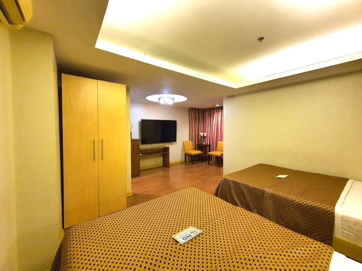 Festive Hotel Makati Paco Exterior photo