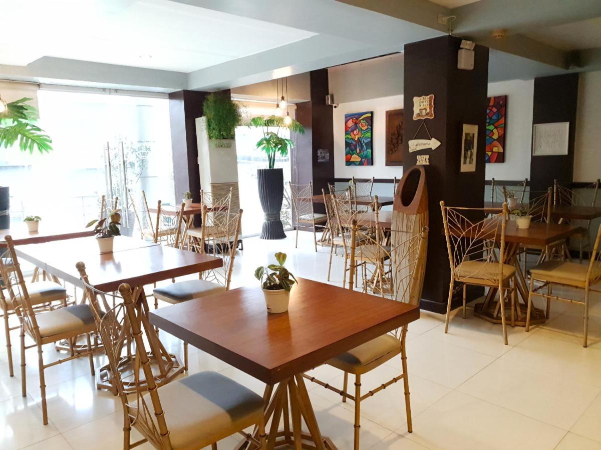 Festive Hotel Makati Paco Exterior photo