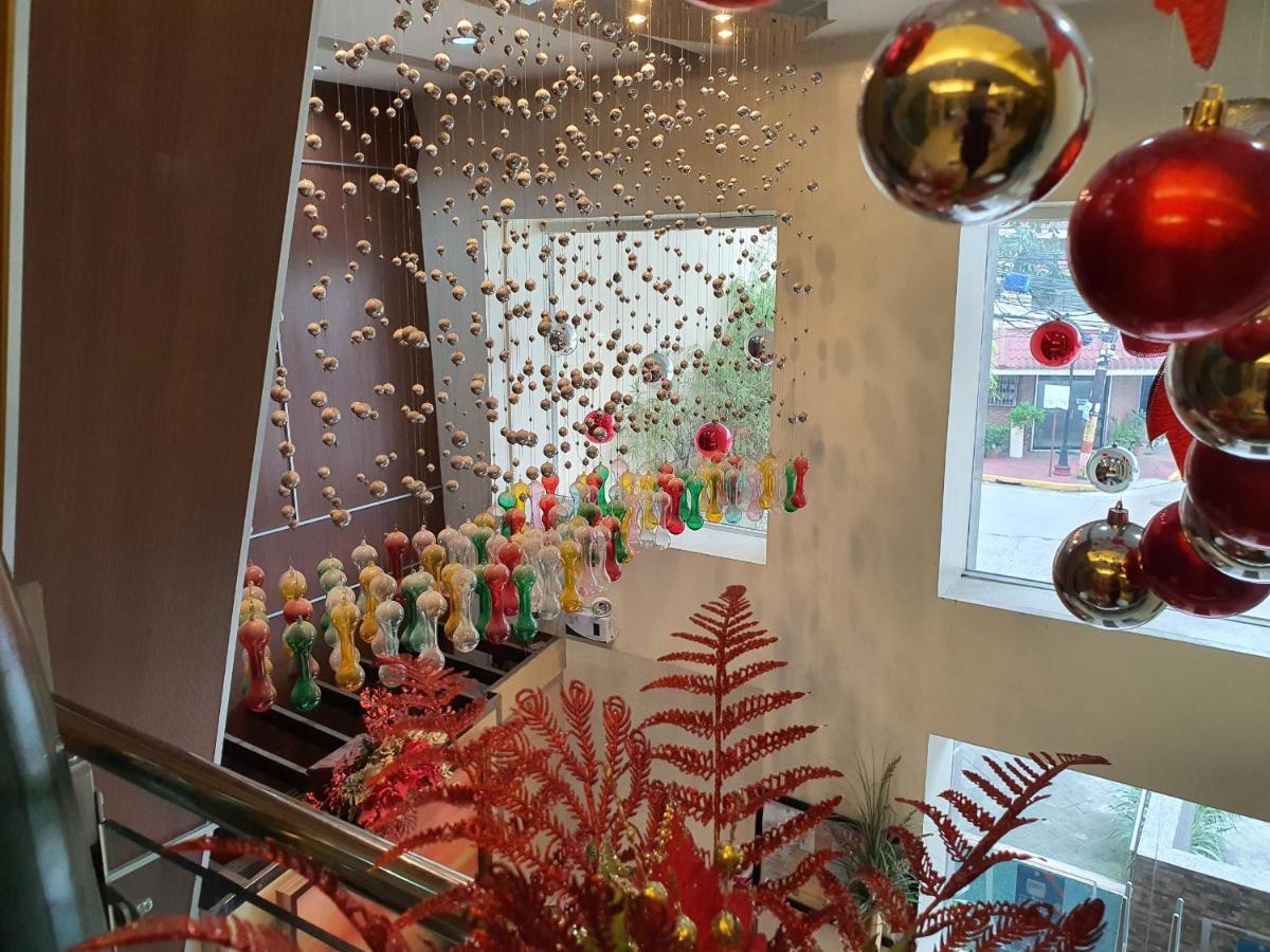 Festive Hotel Makati Paco Exterior photo